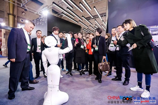 軟銀Pepper 吸引眾人關注